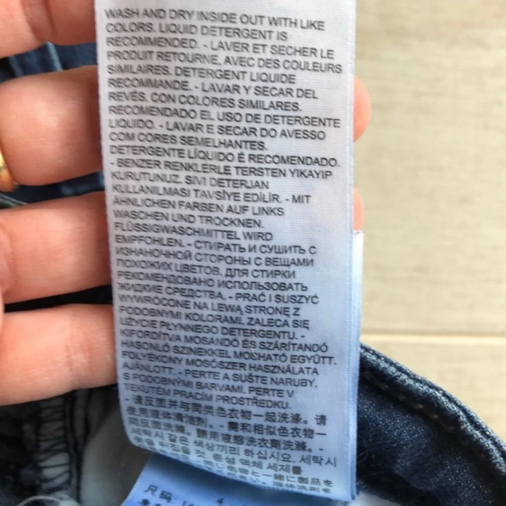 Signature by Levi Strauss cropped jeans